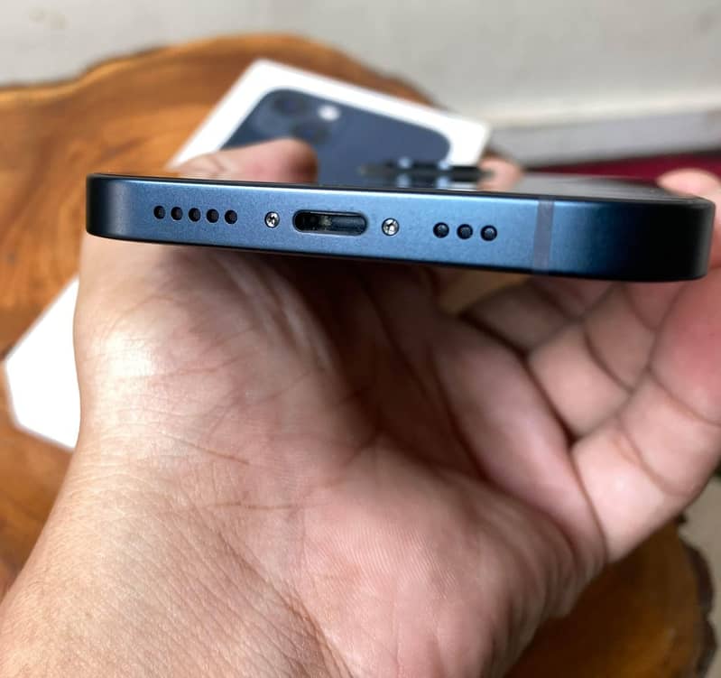 Apple iPhone 13 4