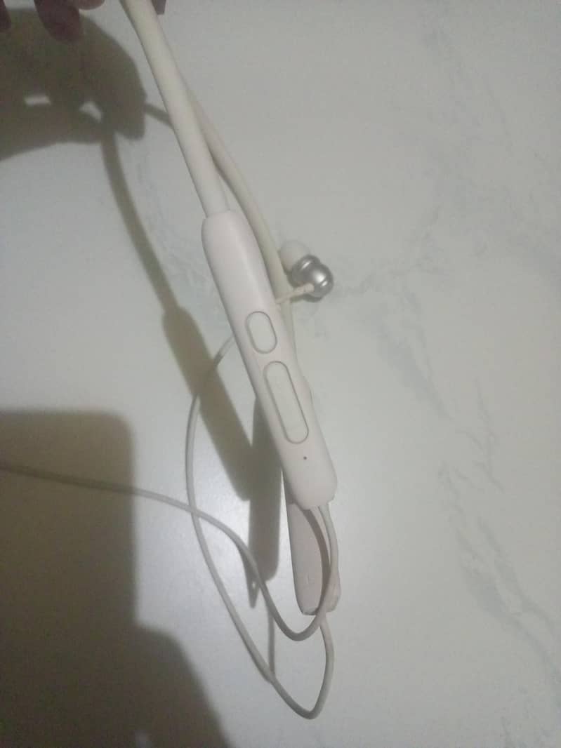 Adionic wireless neckband 1