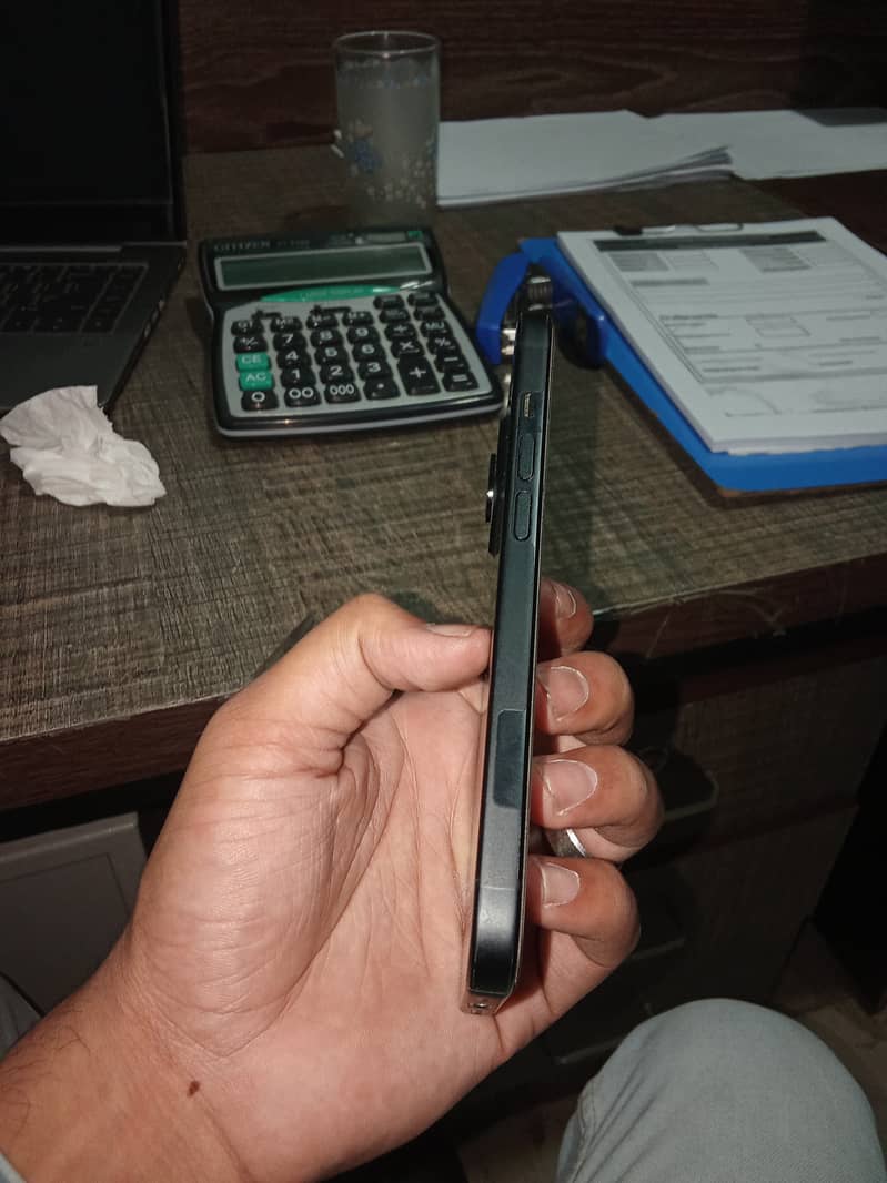 Apple iPhone 15 4
