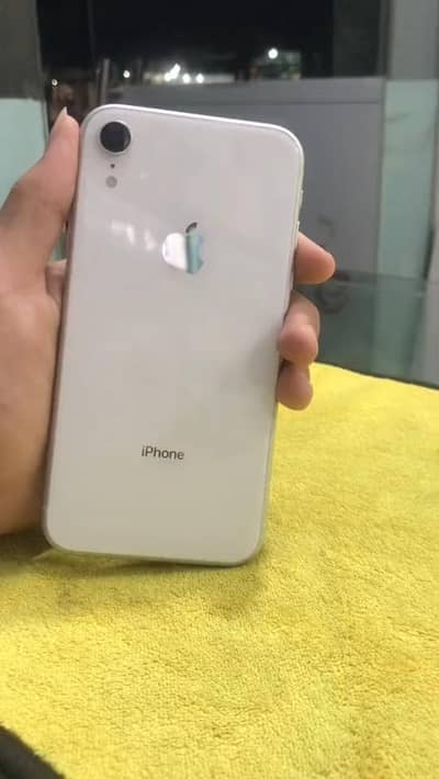 Apple iPhone XR 128 GB storage battery health 88%