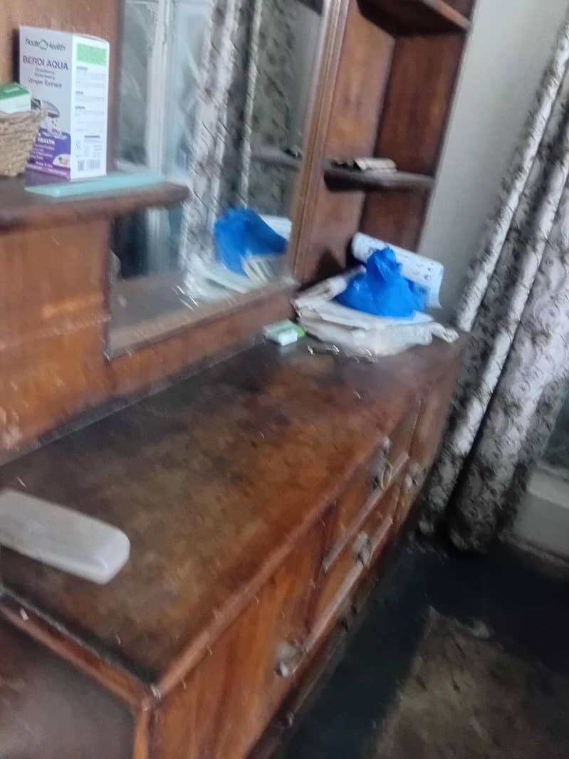 Dressing table 4