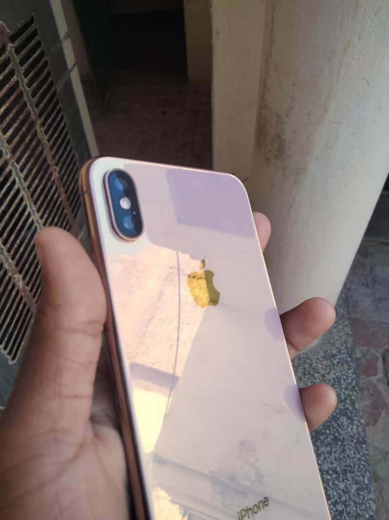 Apple iPhone XS Max 3