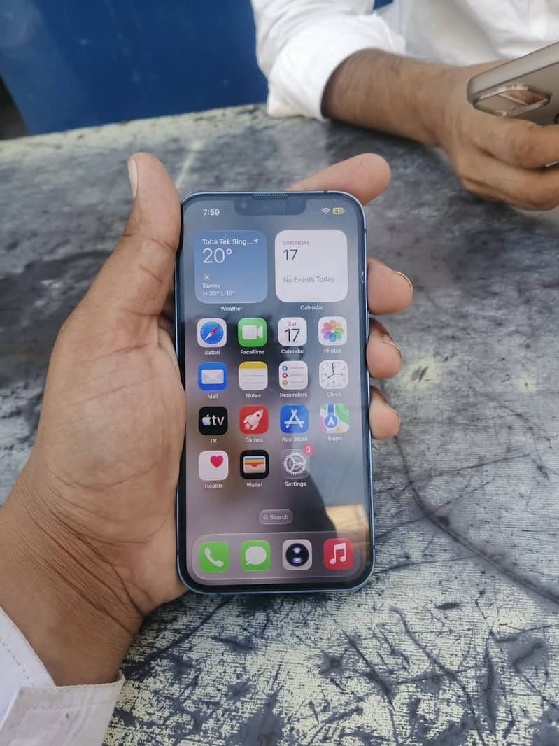 Apple iPhone 13 2