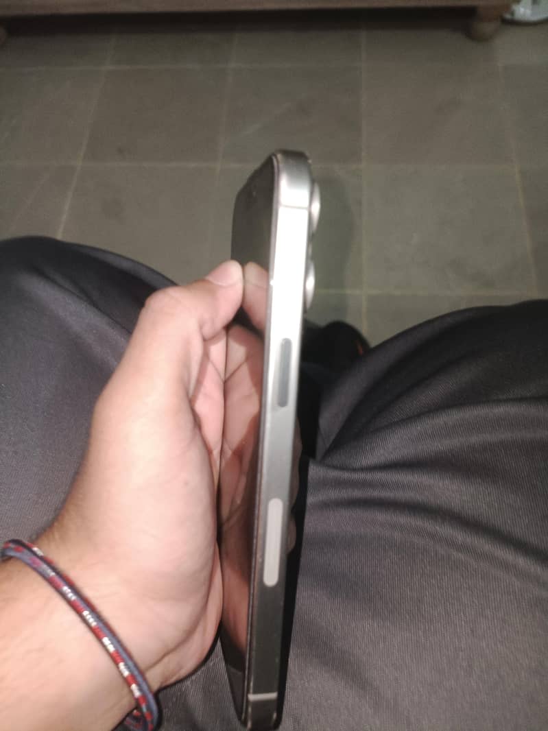 Apple iPhone 15 Pro Max 2