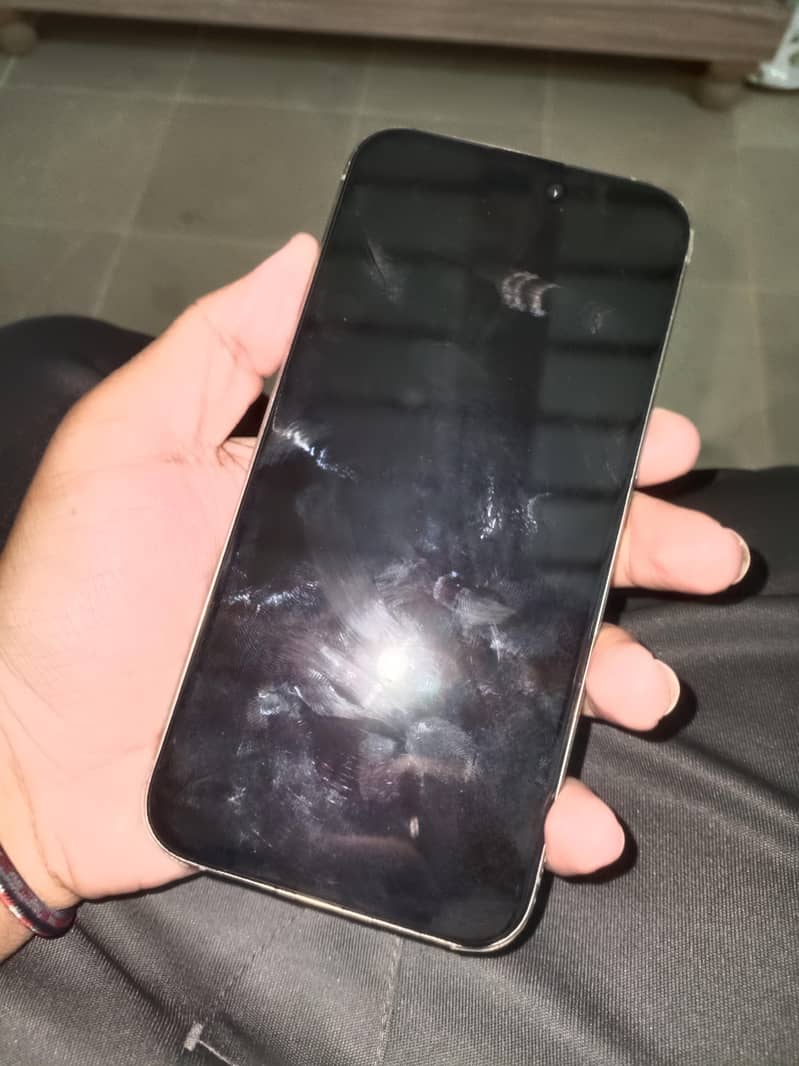 Apple iPhone 15 Pro Max 9
