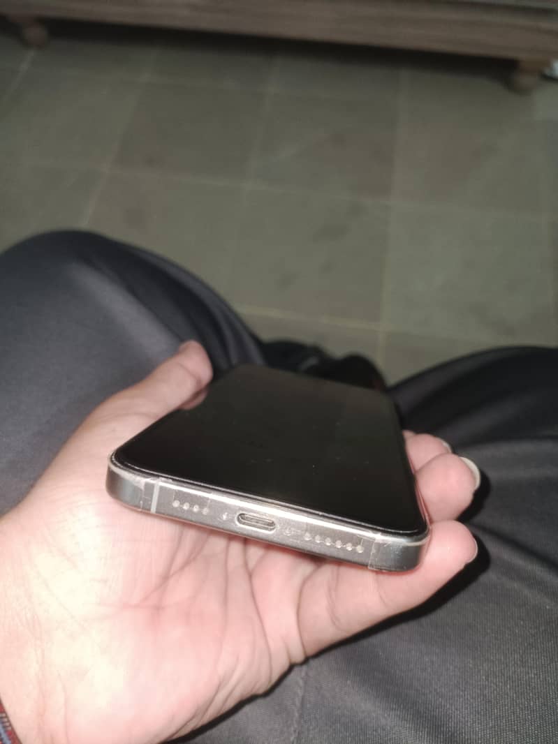Apple iPhone 15 Pro Max 12