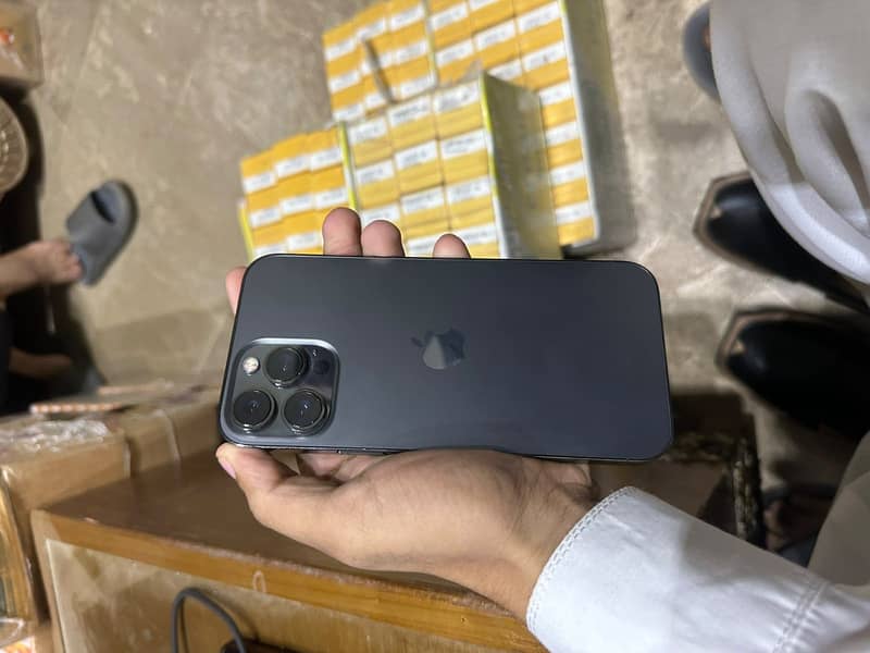 Apple iPhone 13 Pro Max 2