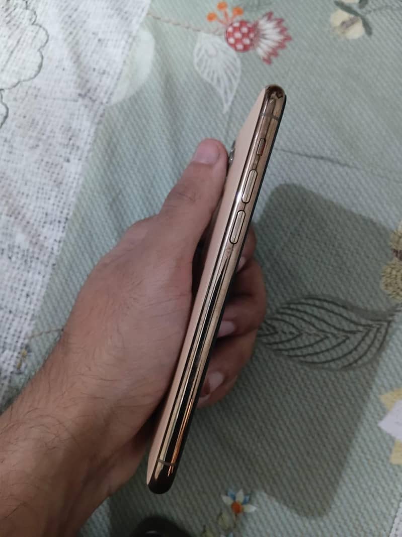 Apple iPhone 11 Pro 1