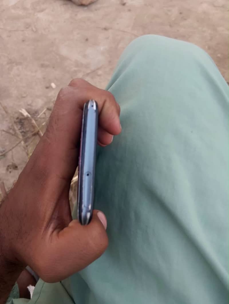 Sharp Aquos Zero 2 4
