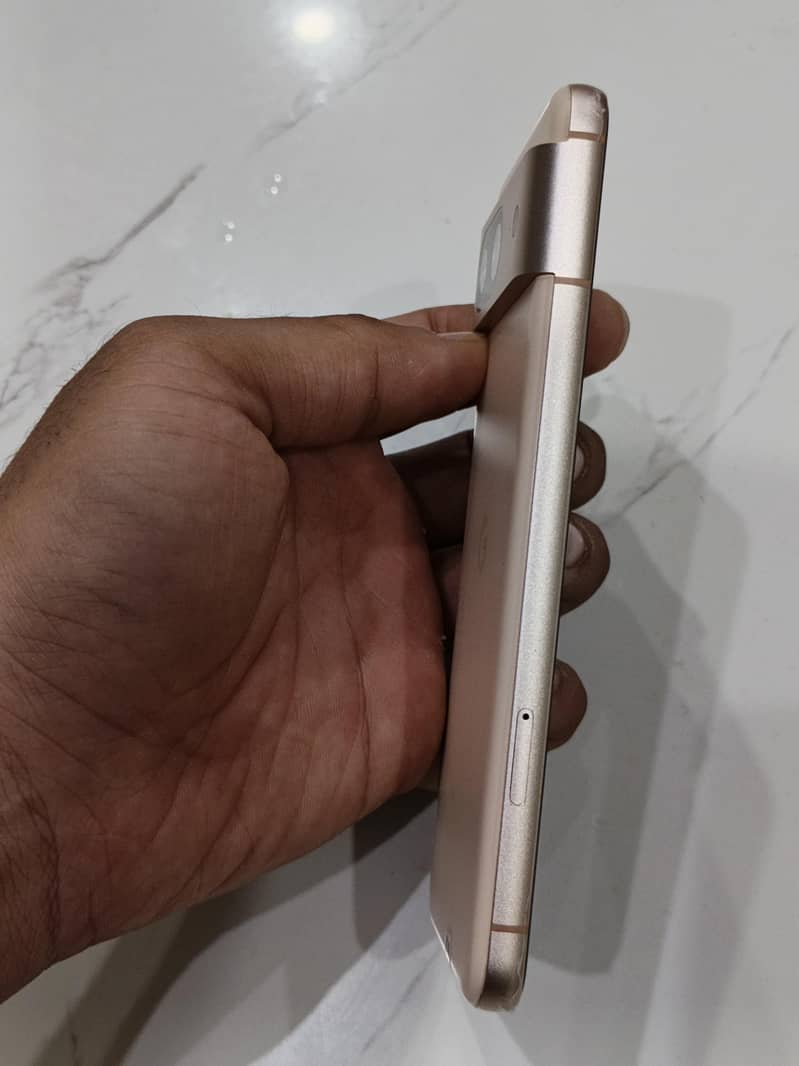 Google Pixel 8 4