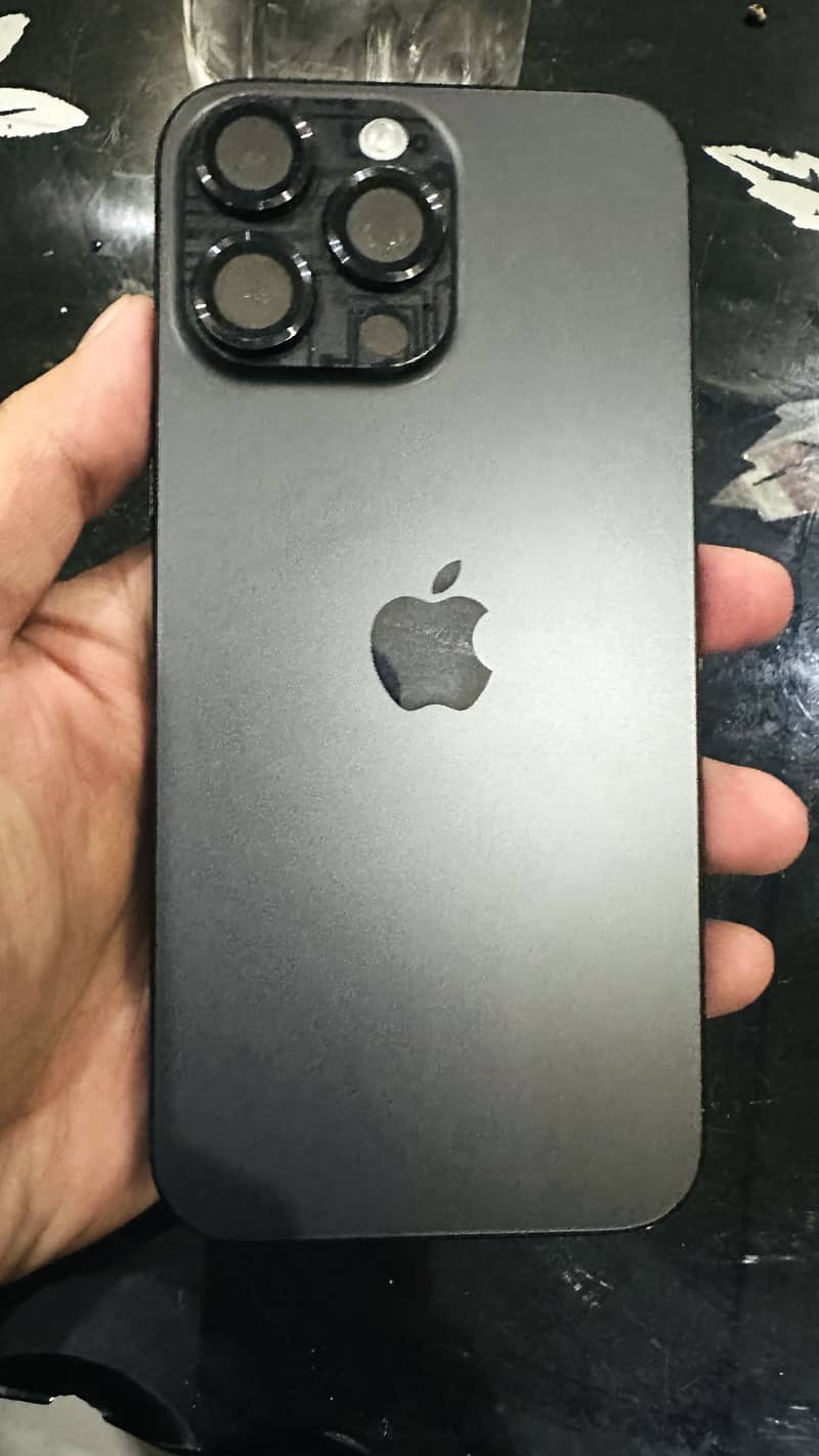 Apple iPhone 16 Pro Max 2