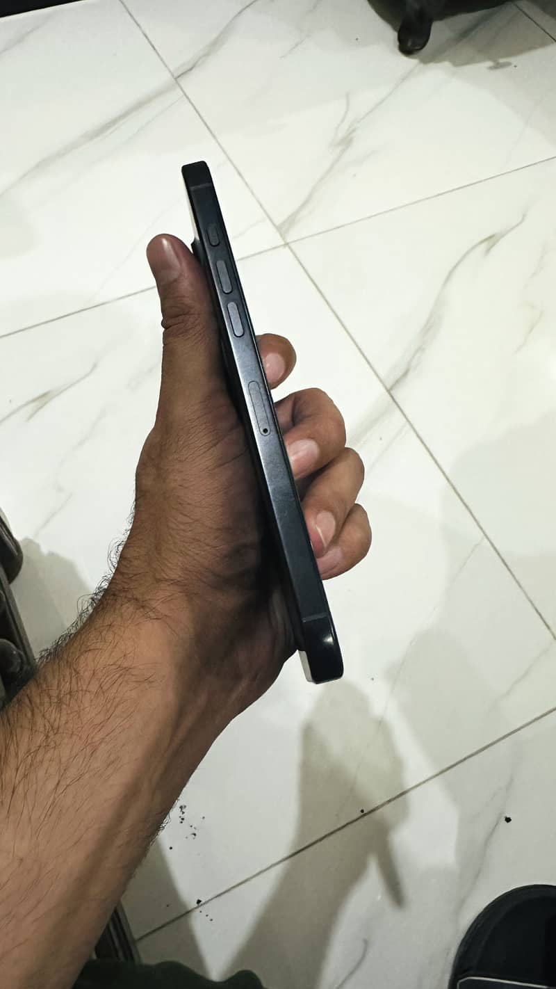 Apple iPhone 16 Pro Max 5