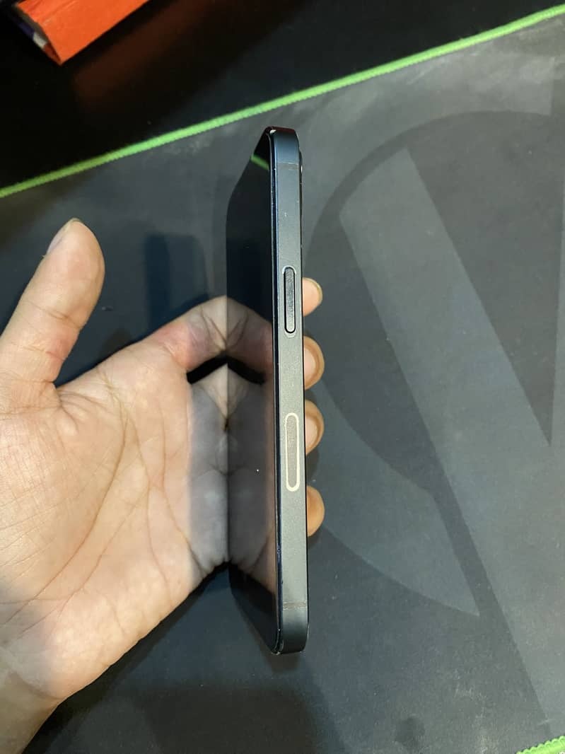 Apple iPhone 13 2