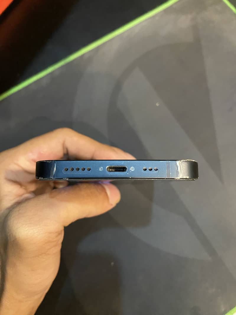 Apple iPhone 13 7
