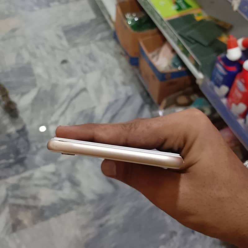 Apple iPhone 7 Plus 4