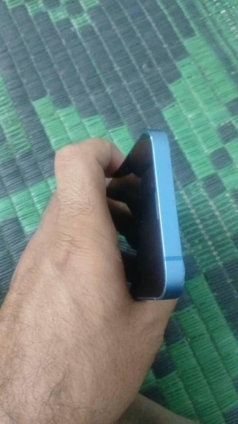 Apple iPhone 13 0