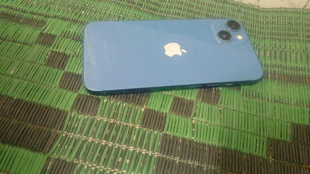 Apple iPhone 13 4