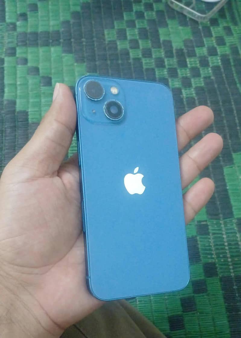 Apple iPhone 13 8