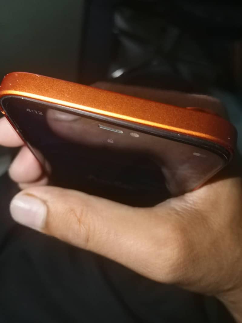 Apple iPhone 11 4