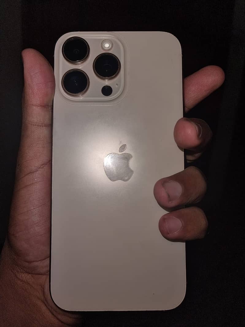 Apple iPhone 16 Pro Max 0