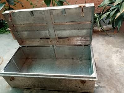 Metal Trunk/ Baksa 7000/-