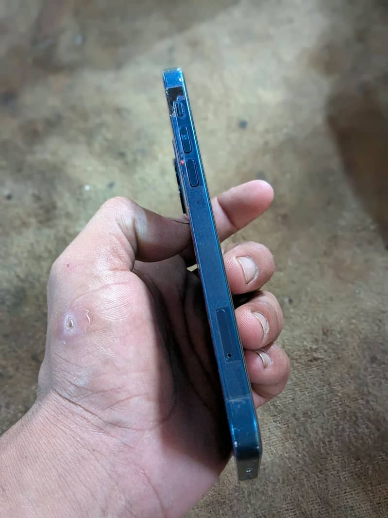 Apple iPhone 12 3