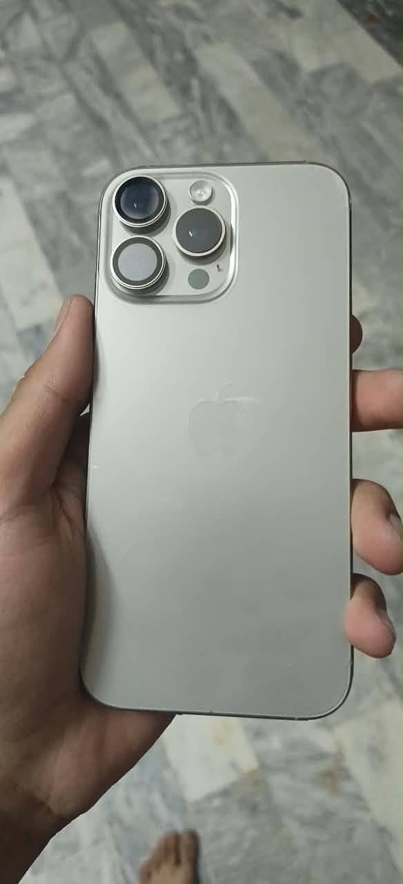 Apple iPhone 16 Pro Max 3