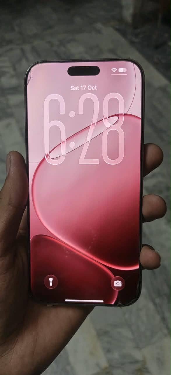 Apple iPhone 16 Pro Max 4