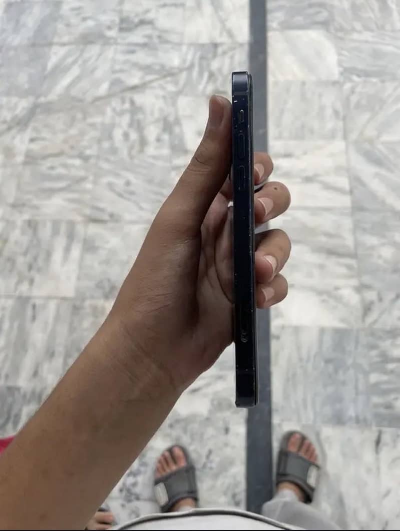 Apple iPhone 12 3