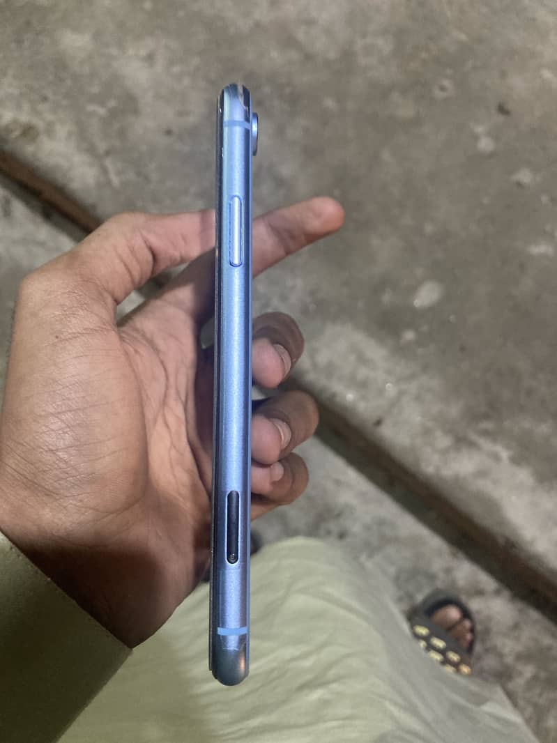 Apple iPhone XR 6