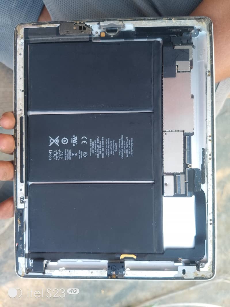 Apple  ipad 4th generation 0