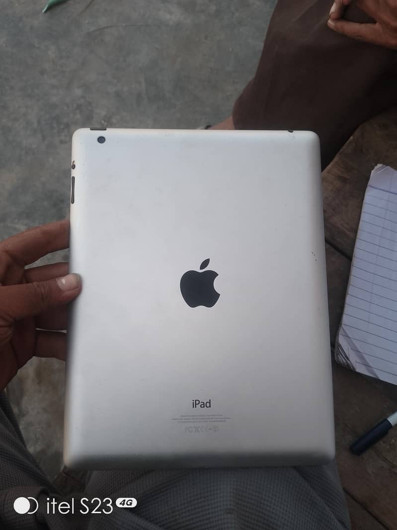 Apple  ipad 4th generation 1