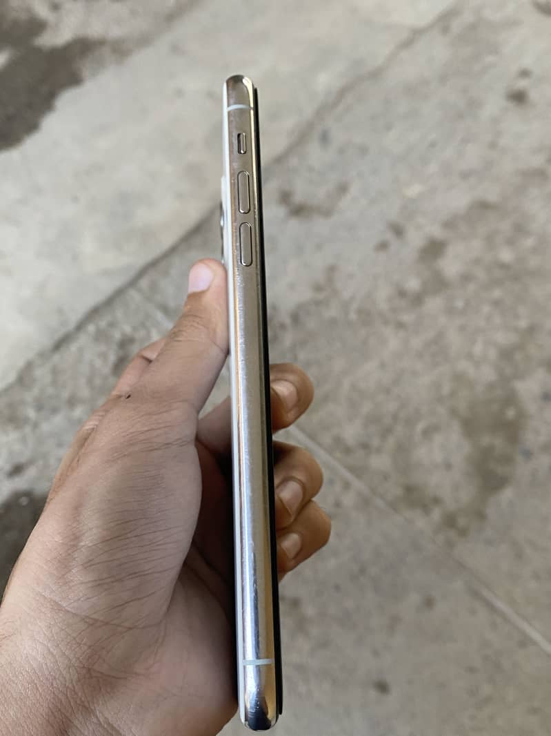 Apple iPhone 11 Pro Max 3