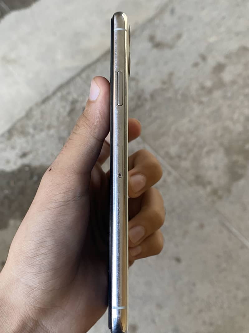 Apple iPhone 11 Pro Max 5