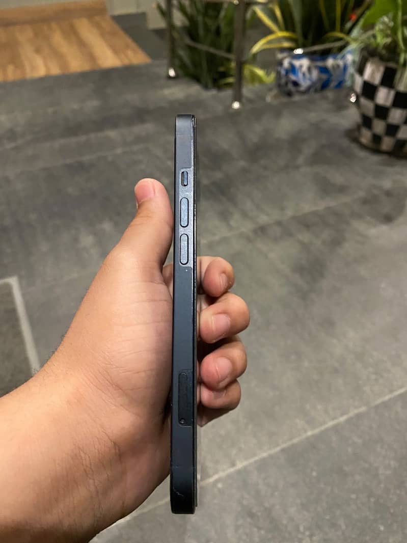 Apple iPhone 13 4