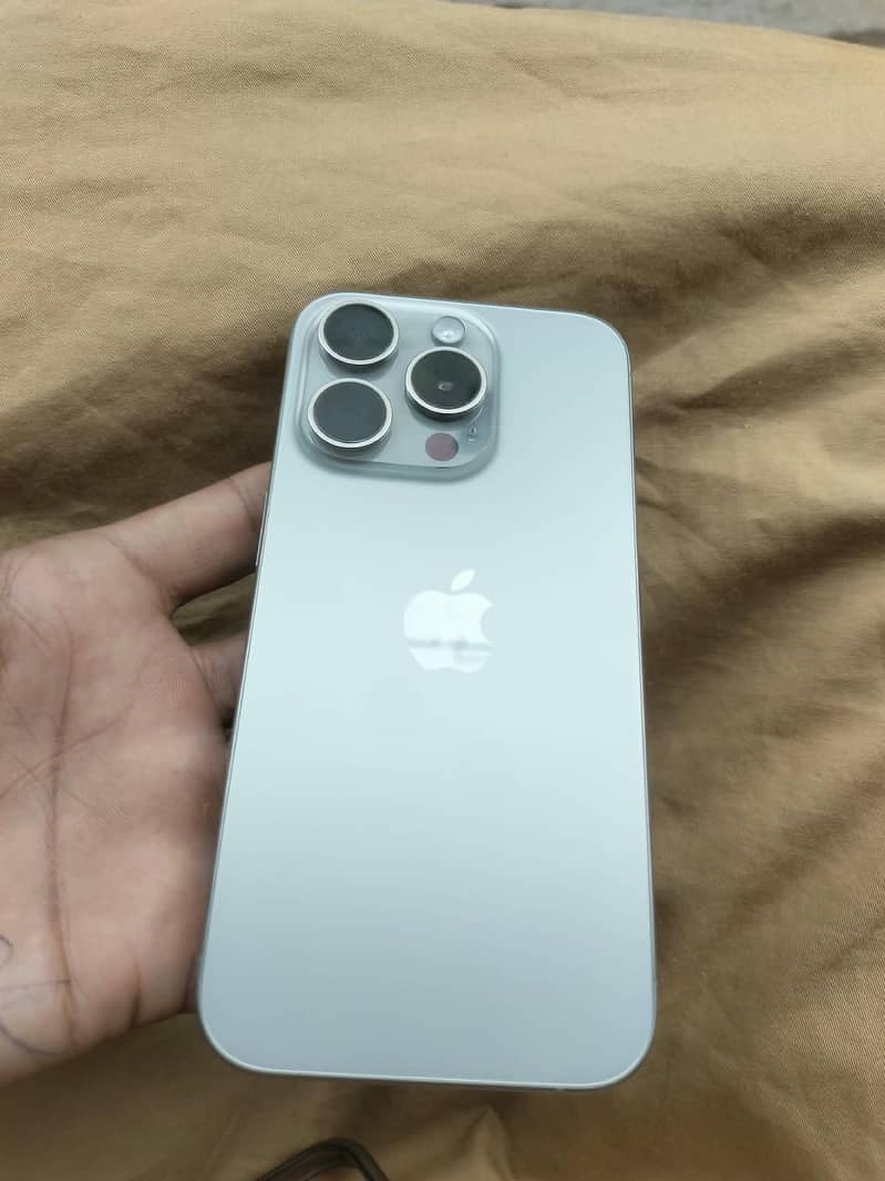 Apple iPhone 15 Pro 4