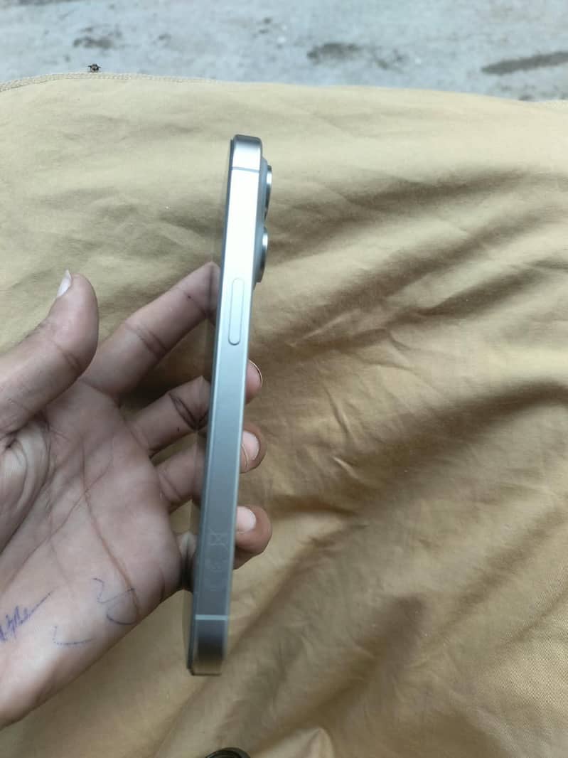Apple iPhone 15 Pro 7