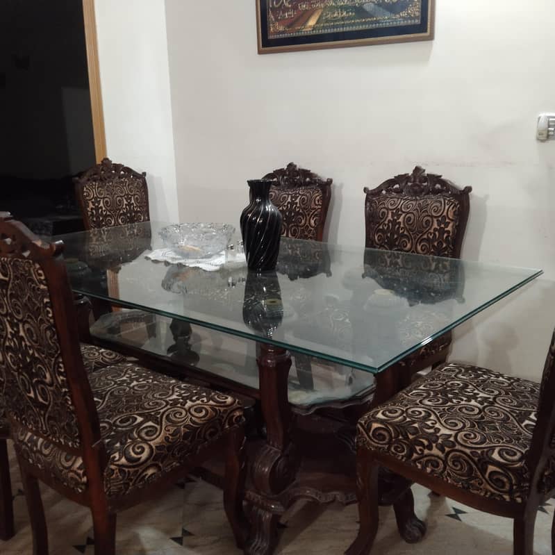 Dining Table 0