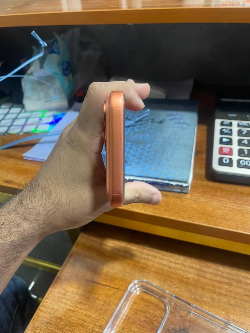 Iphone 17 pro max 4