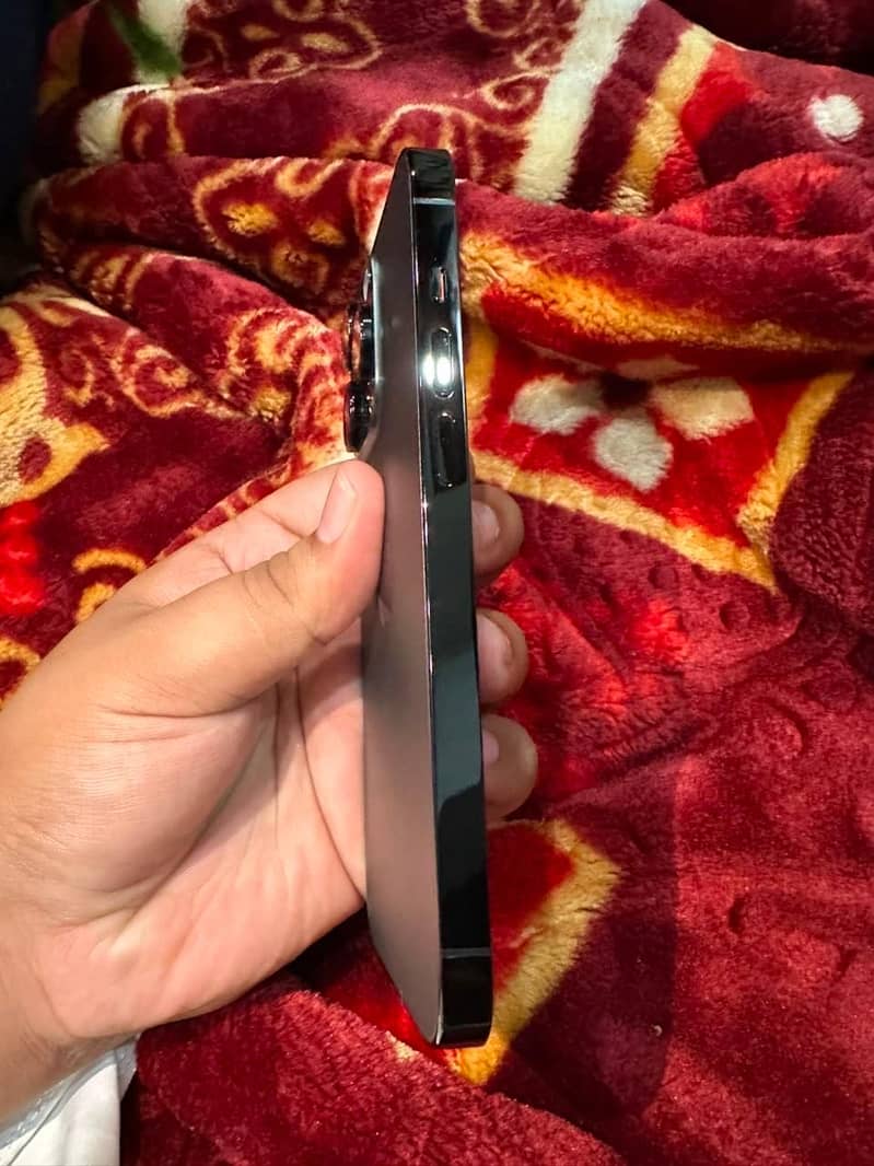 Apple iPhone 14 Pro 1