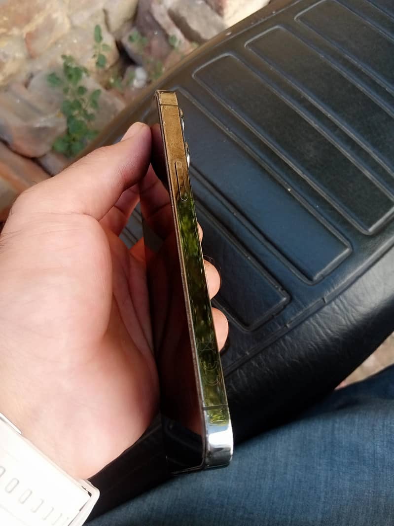 Apple iPhone 13 Pro 2