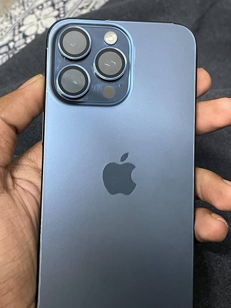 Apple iPhone 15 Pro Max 1
