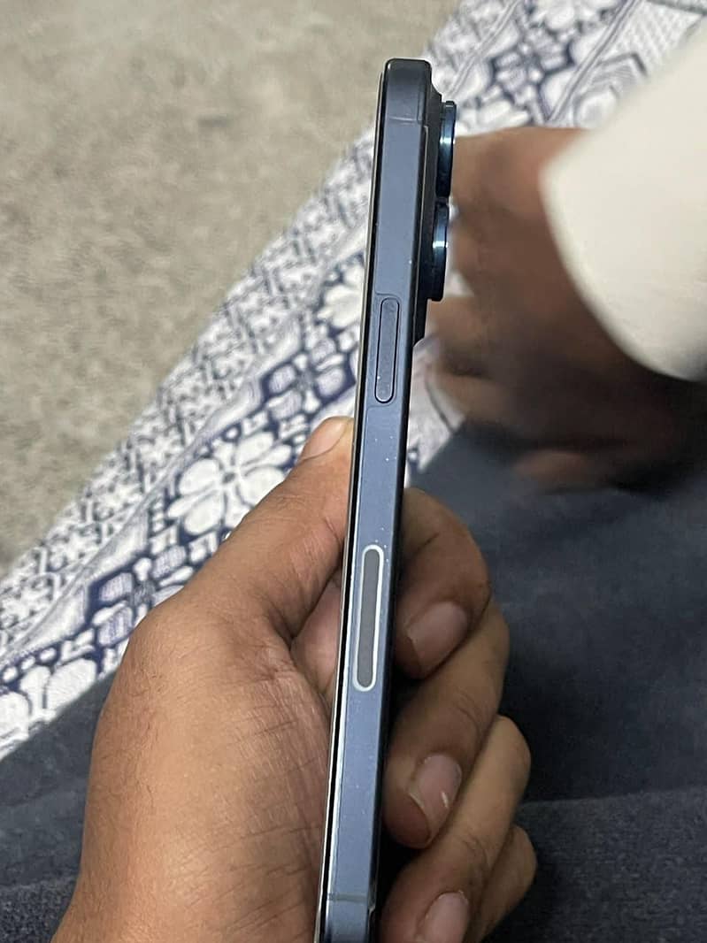 Apple iPhone 15 Pro Max 2