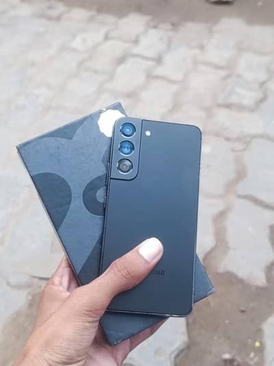 Samsung Galaxy S22 5G with box (Sale and Exchange)