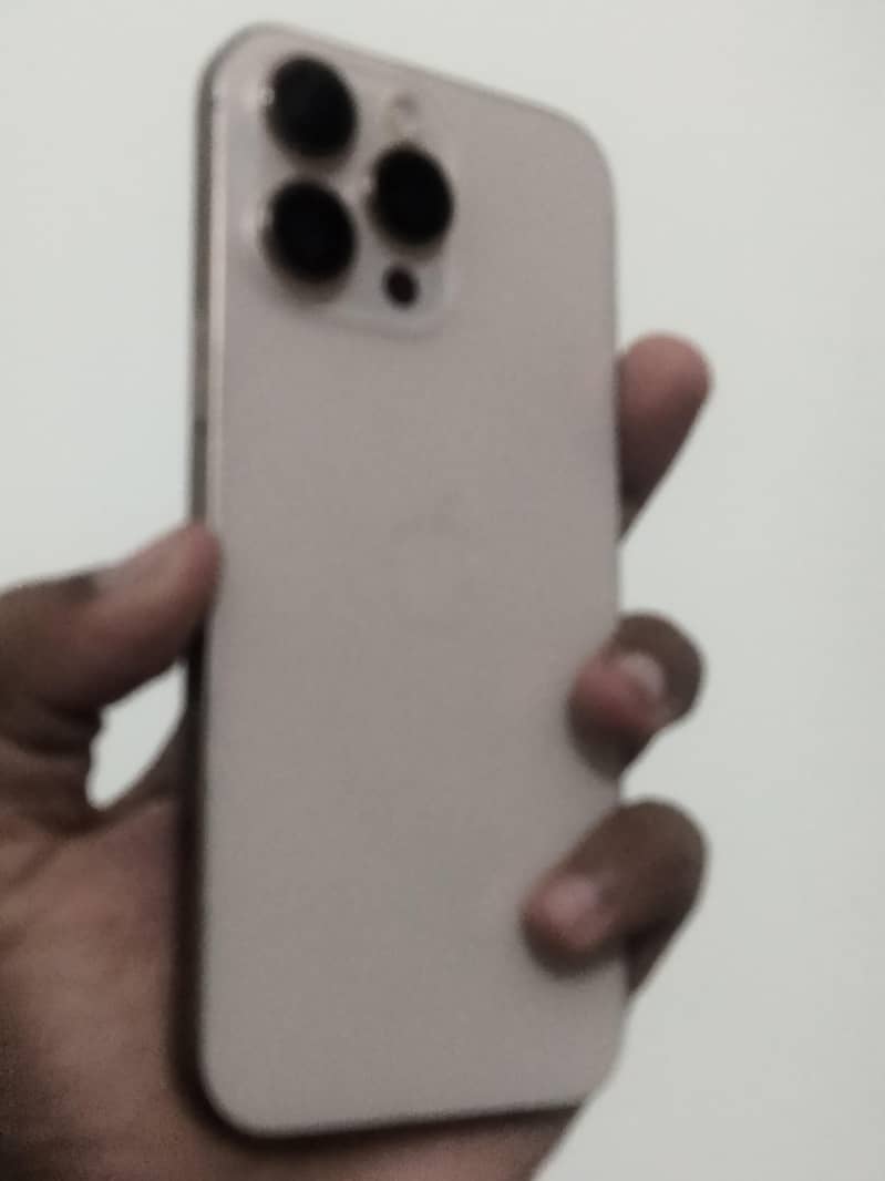 Apple iPhone 16 Pro Max 0