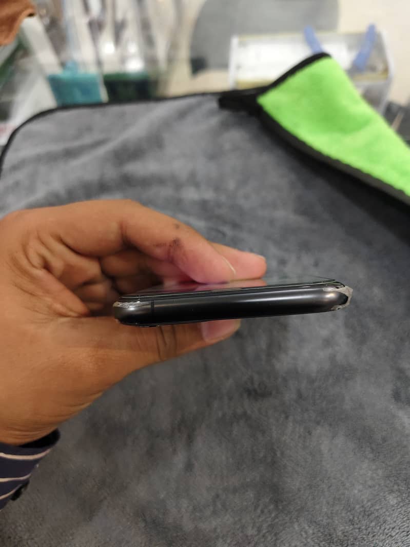 Apple iPhone 11 Pro 2