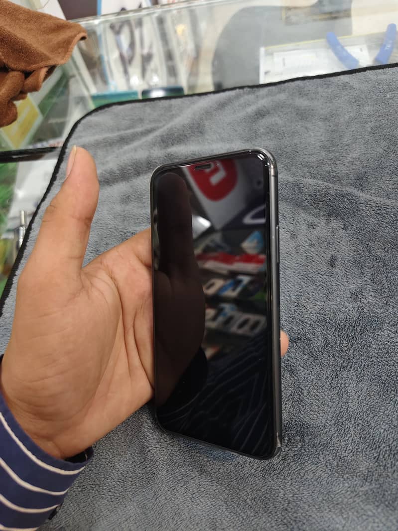 Apple iPhone 11 Pro 3