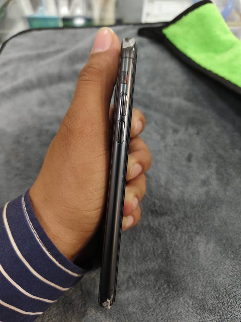 Apple iPhone 11 Pro 4