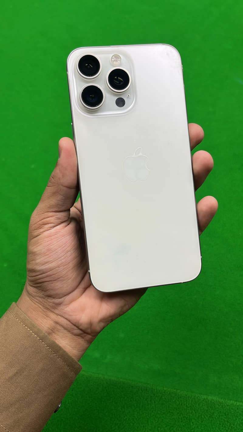 Apple iPhone 15 Pro Max 0