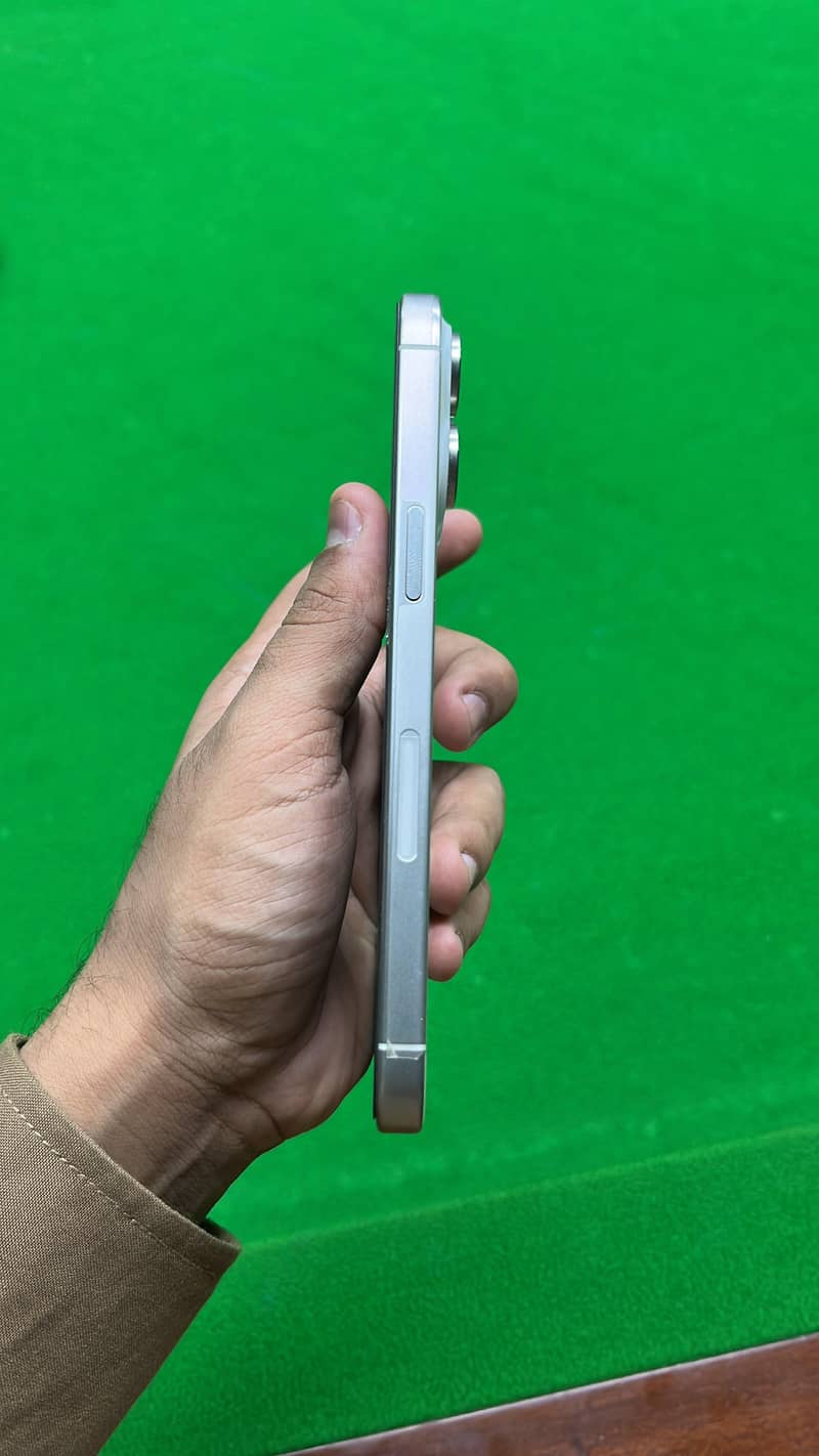 Apple iPhone 15 Pro Max 5